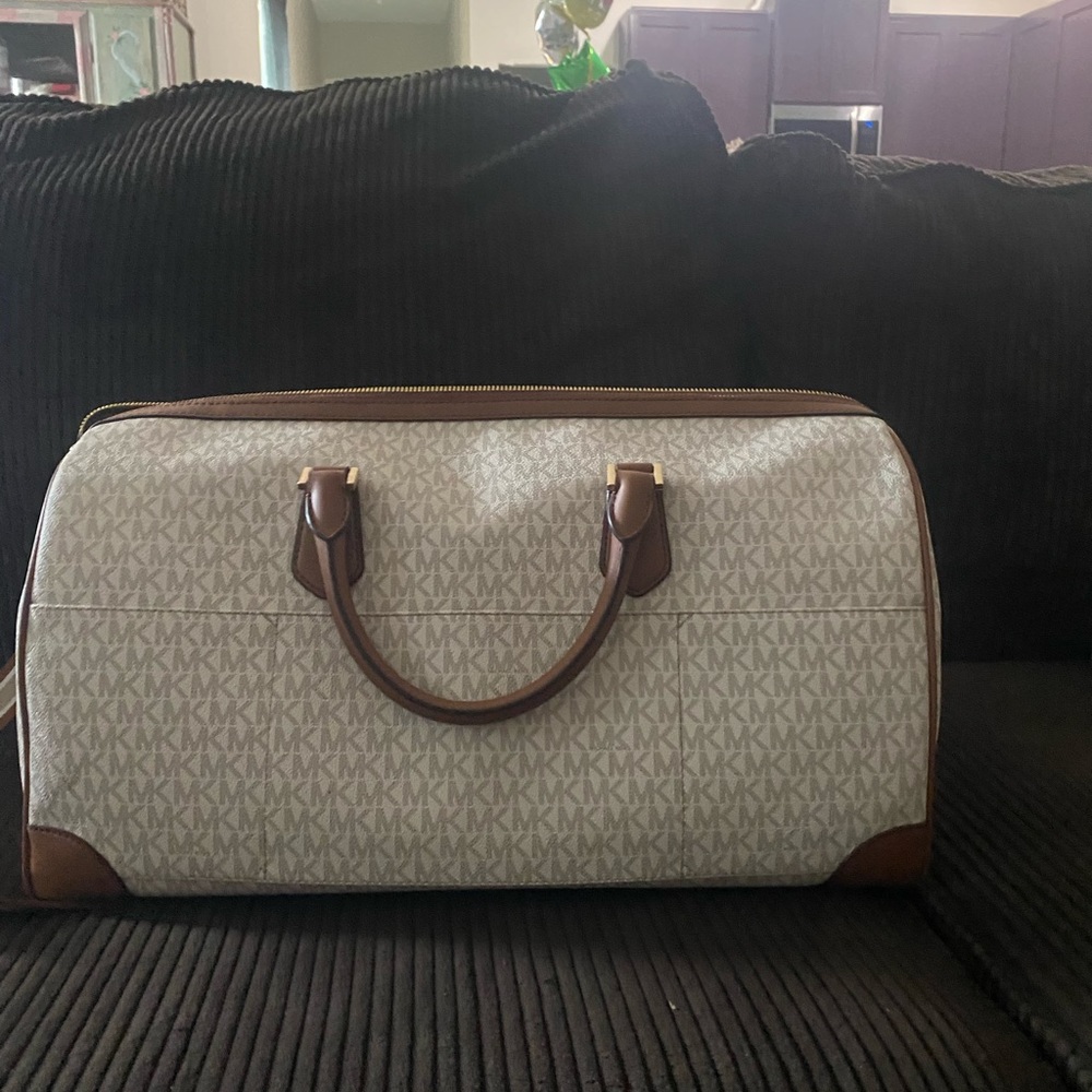 Michael Kors duffle bag - Picture 6 of 10